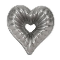 Nordic Ware Cast Aluminium Elegant Heart Bundt Pan